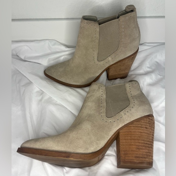 Marc Fisher Tan Ankle Boots with Pointed Toe and Stacked Heel - Picture 1 of 7